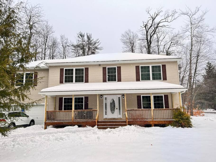 Modern 5 Bedroom Pocono House - Jacuzzi - Gameroom - Near Lake - Golf Couse Tobyhanna Exterior foto